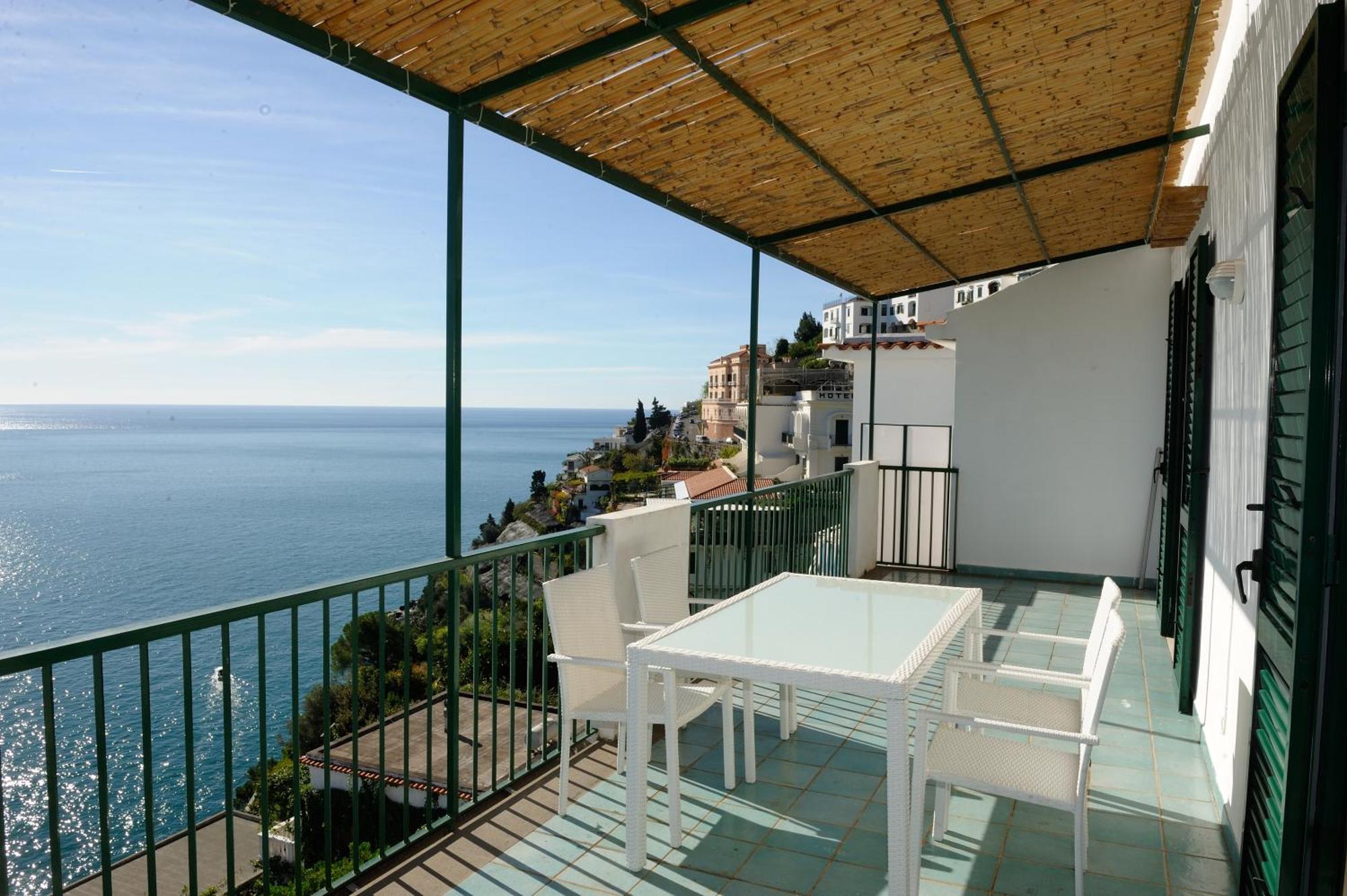 Apartment Blue Flowers B Amalfi
